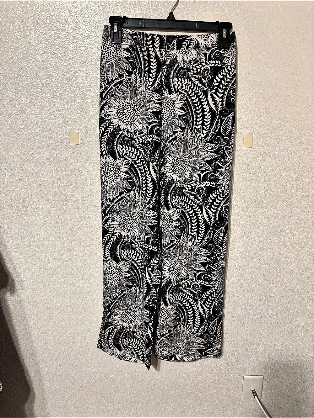 Chico's Wide Leg Floral Pants in Black & White Size 2.5